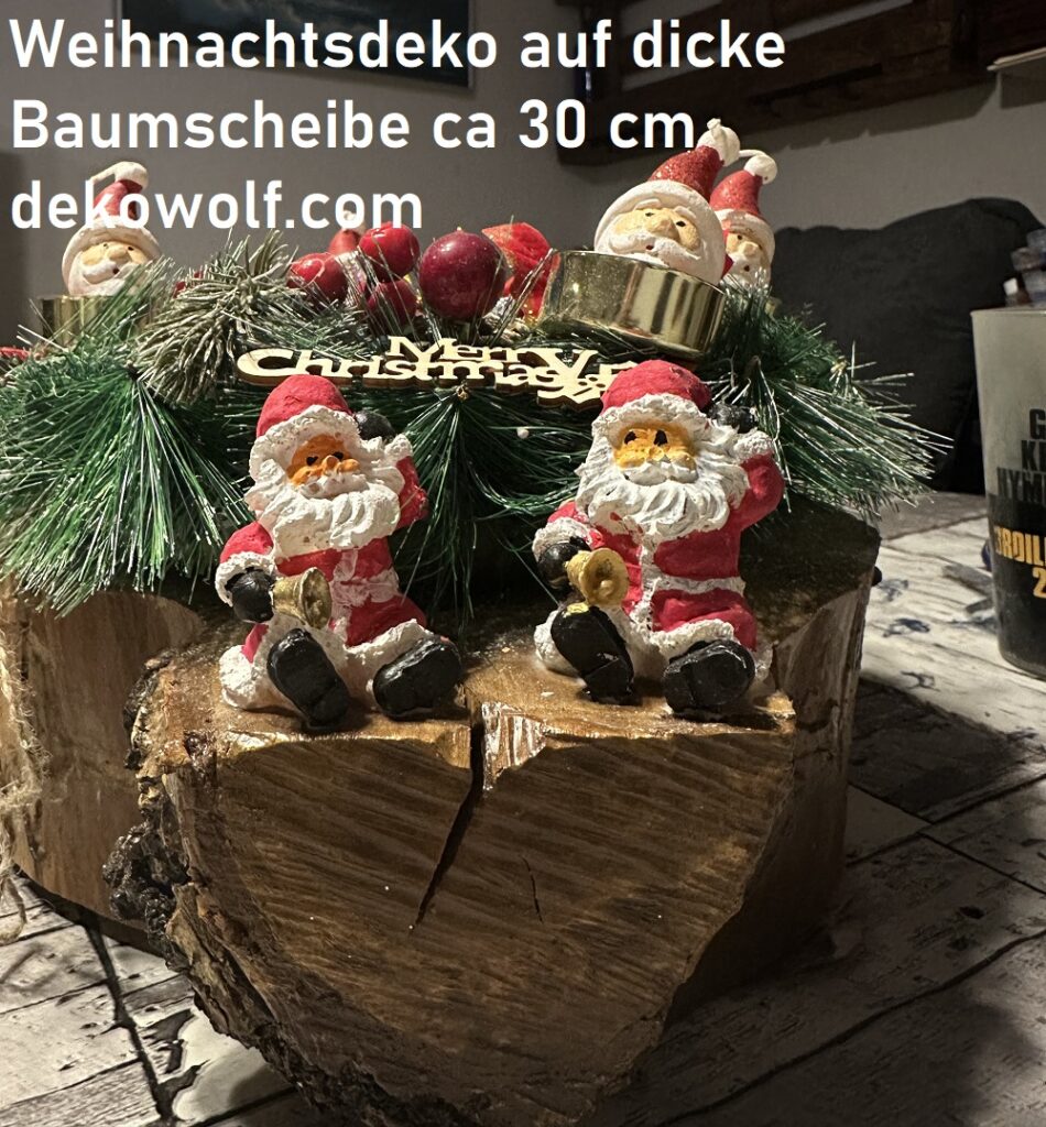 Weihnachtsdeko auf Baumscheibe